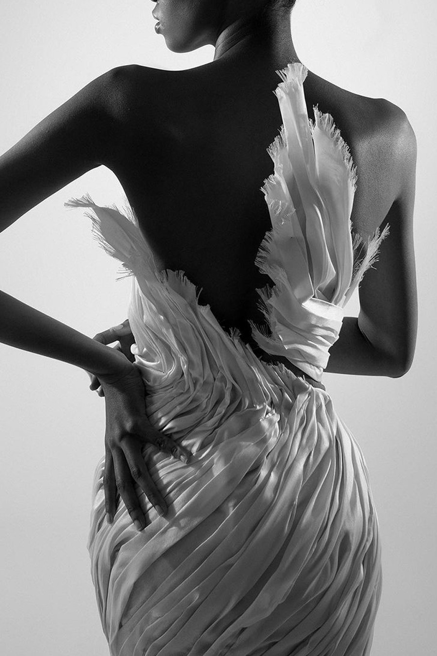 backless wedding dress