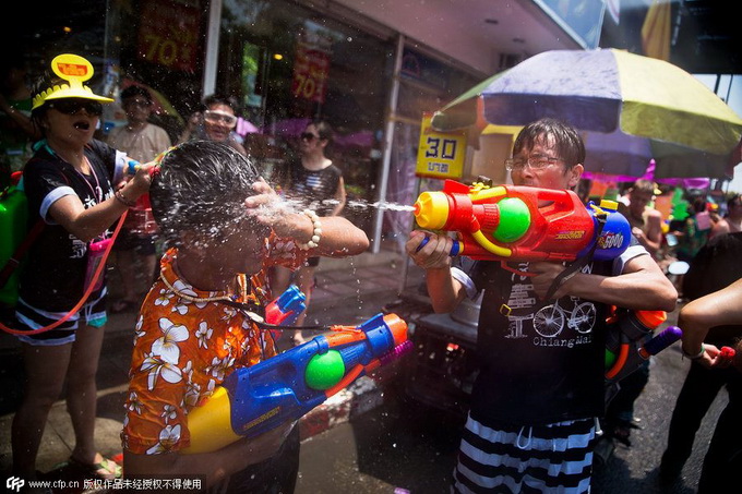 city-wide-water-fight-in-chiang-mai