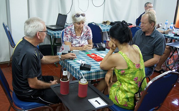 elderly-bridge-enthusiasts